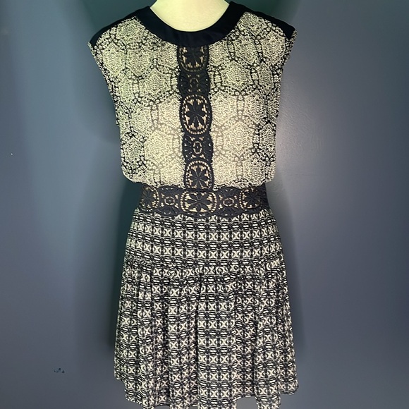 BCBG MaxAzria, Aymeline, sleeveless dress, dark ink navy combo fabric - Picture 10 of 15